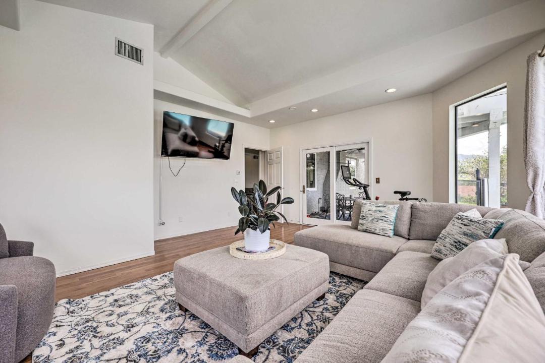 Photo of Livingroom in Thousand Oaks
