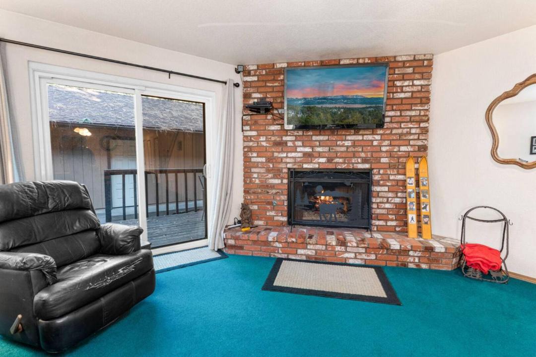 Photo of Livingroom in Summit Estates