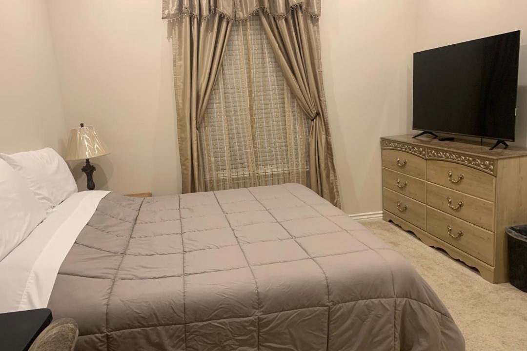 Photo of Bedroom in Alessandro Heights