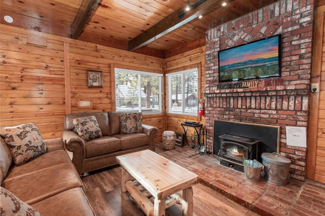 Photo of Livingroom in Summit Estates