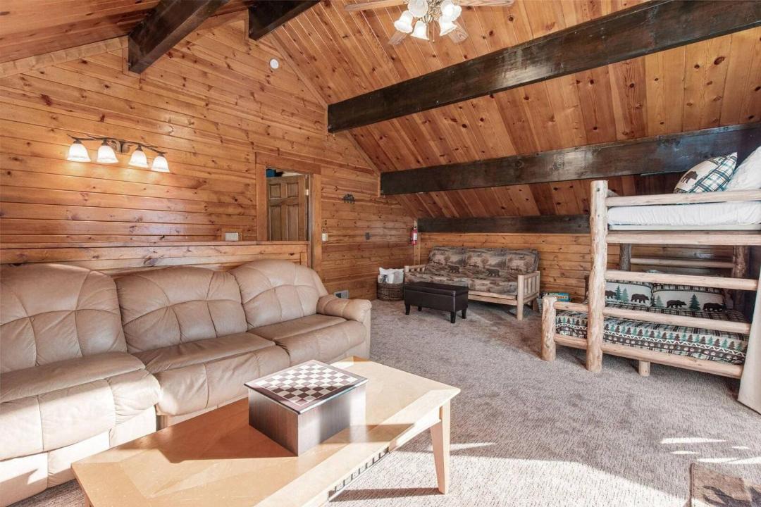 Photo of Livingroom in Summit Estates