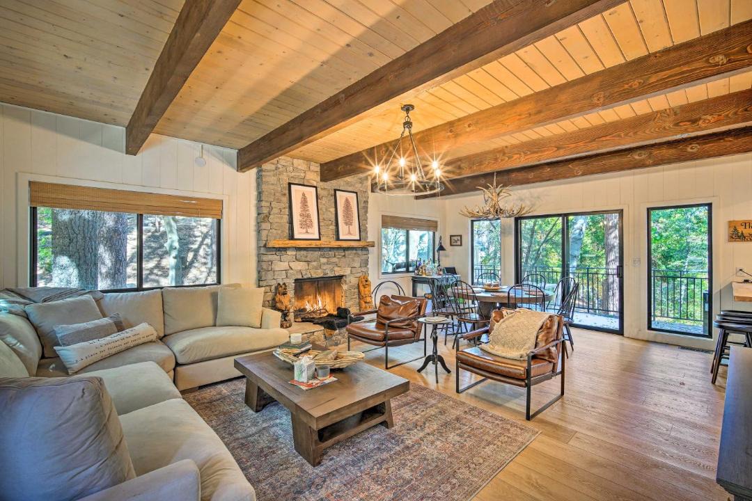 Photo of Livingroom in Cedar Glen