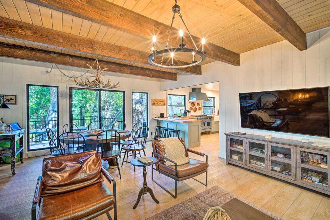 Photo of Livingroom in Cedar Glen