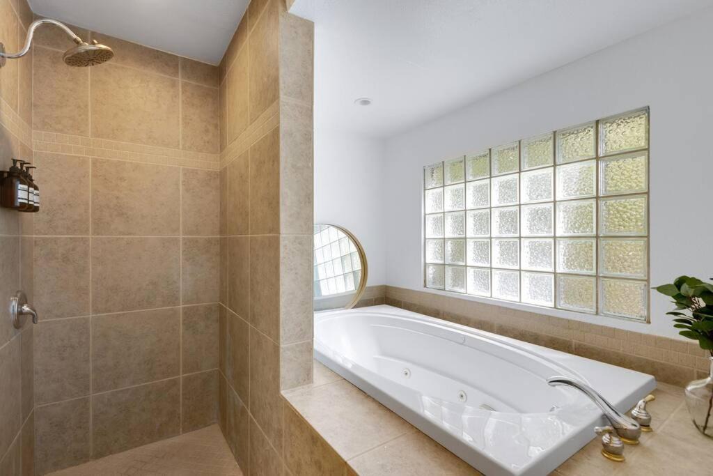 Photo of Bathroom in Racquet Club West