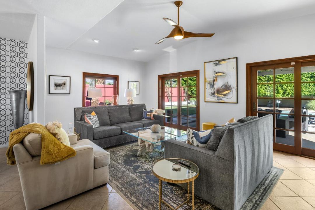 Photo of Livingroom in Racquet Club West