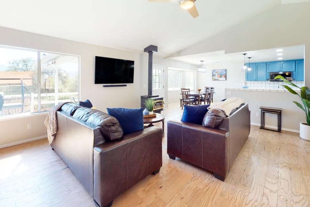 Photo of Livingroom in Oakhurst
