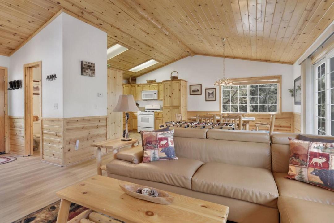 Photo of Livingroom in Whispering Forest