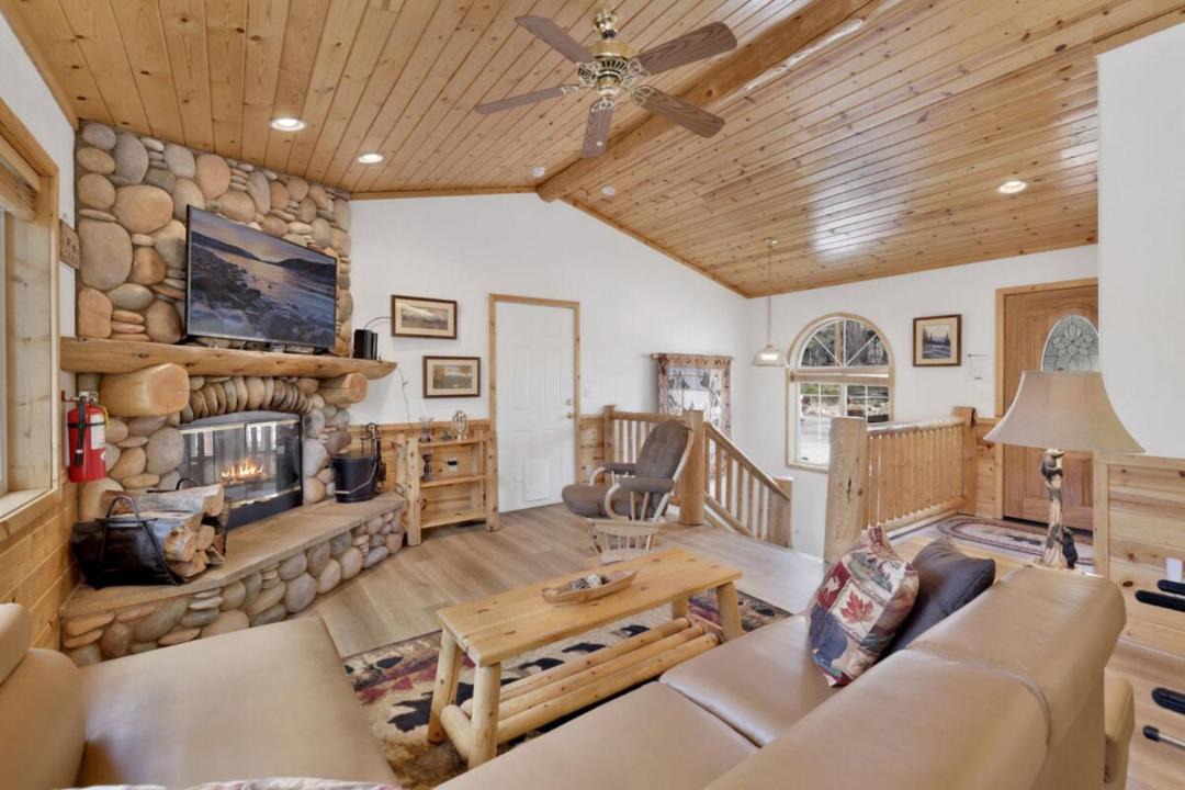 Photo of Livingroom in Whispering Forest