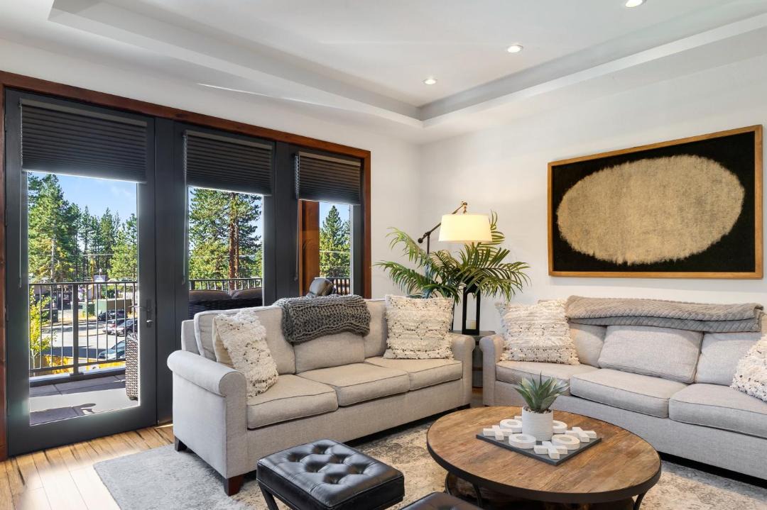 Photo of Livingroom in Lakeside Park