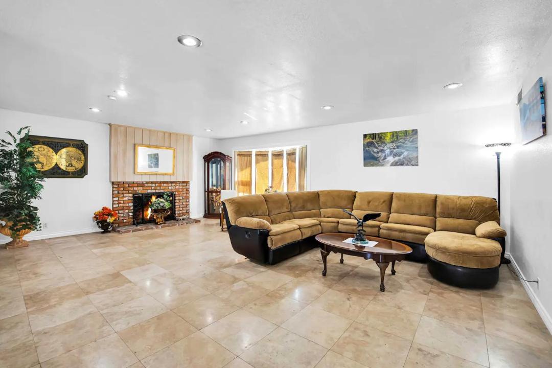 Photo of Livingroom in Fullerton