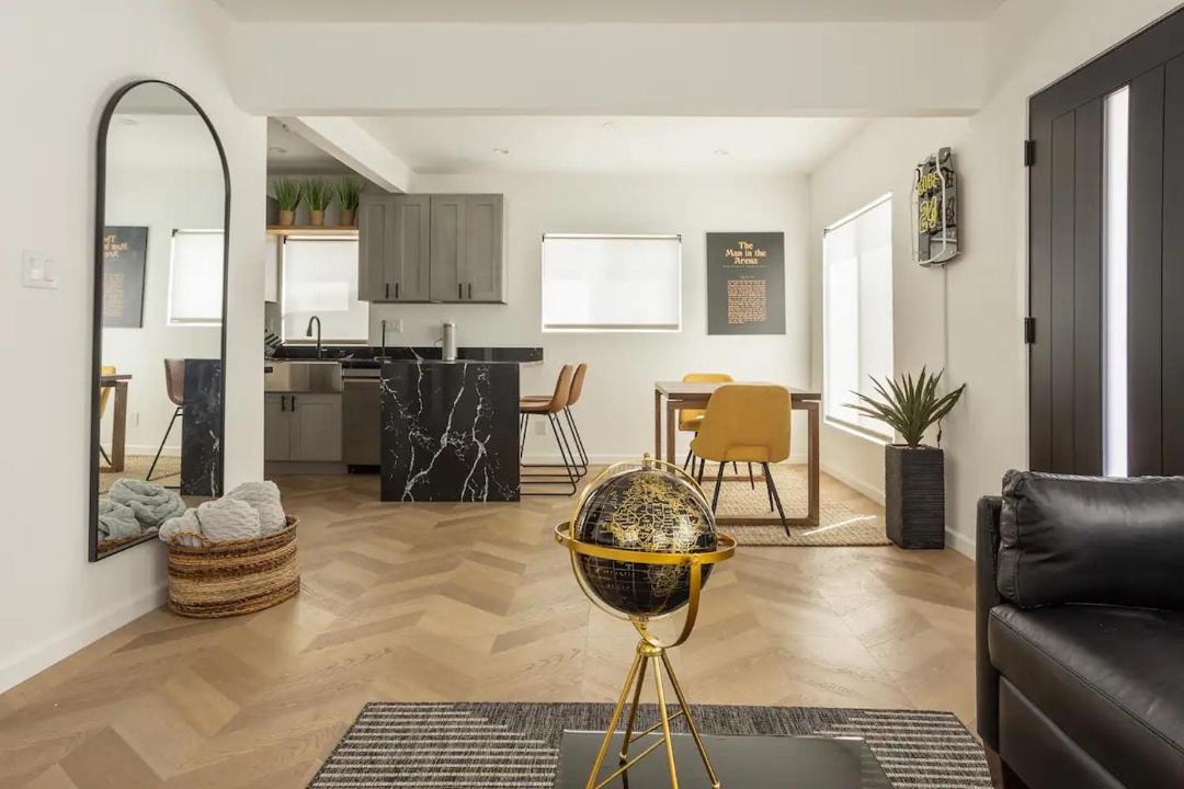 Photo of Livingroom in Los Angeles