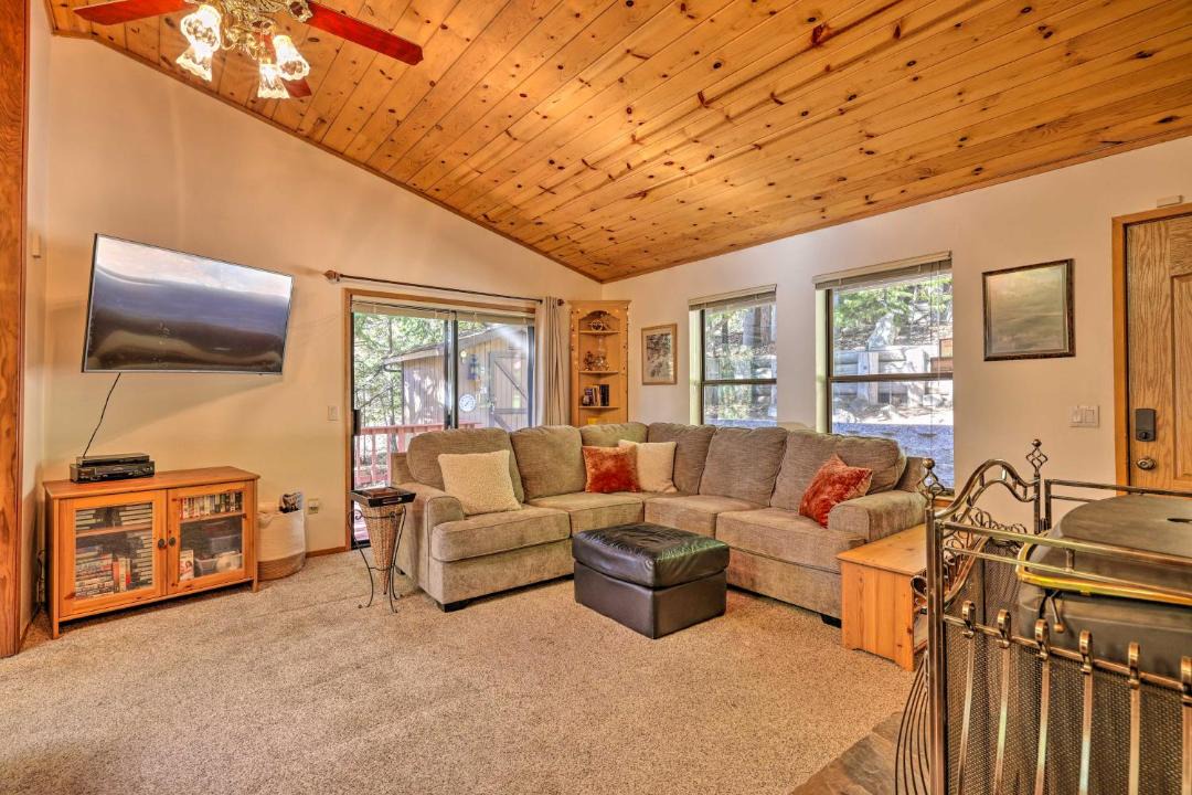 Photo of Livingroom in Twain Harte