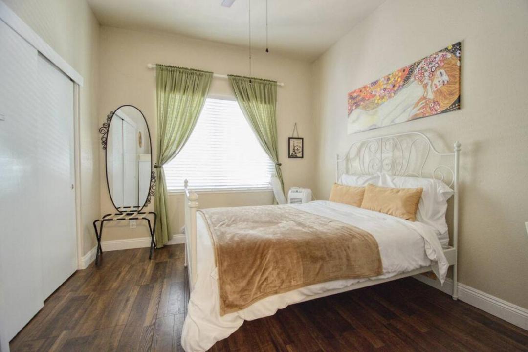 Photo of Bedroom in Midtown Sacramento