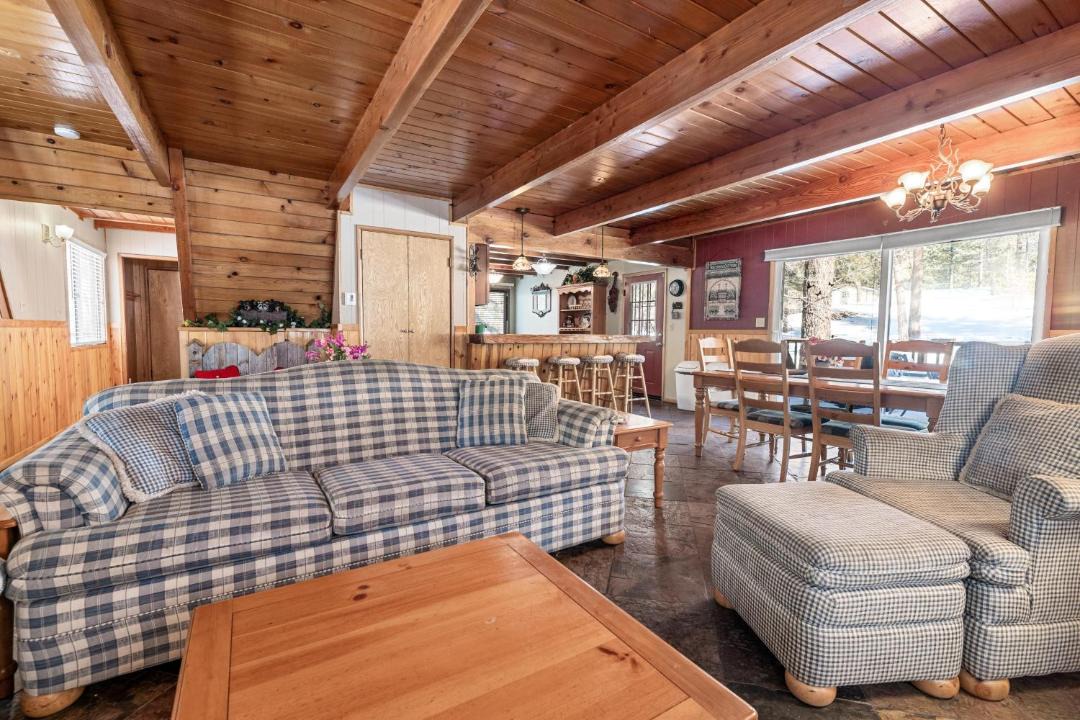 Photo of Livingroom in Summit Estates