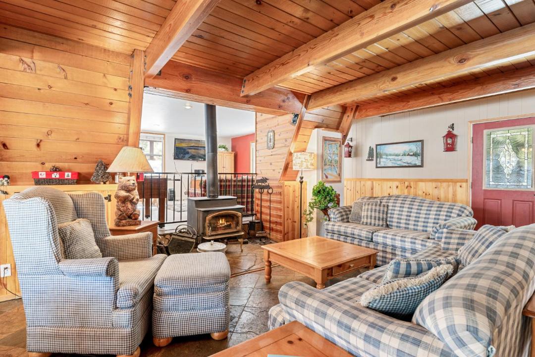Photo of Livingroom in Summit Estates