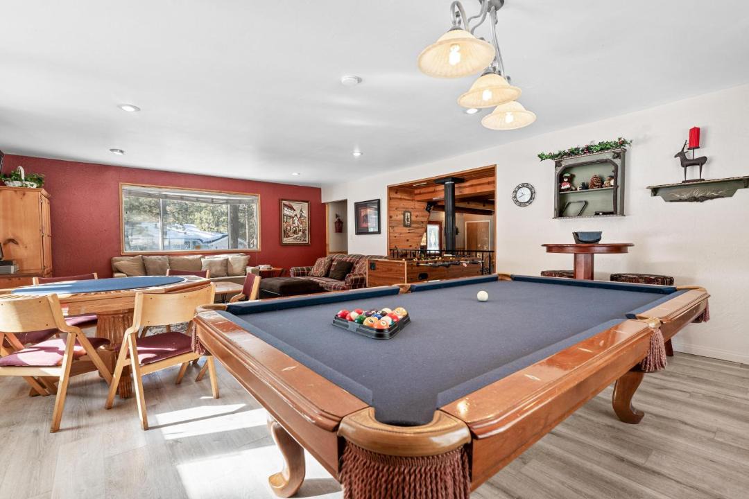 Photo of Livingroom in Summit Estates