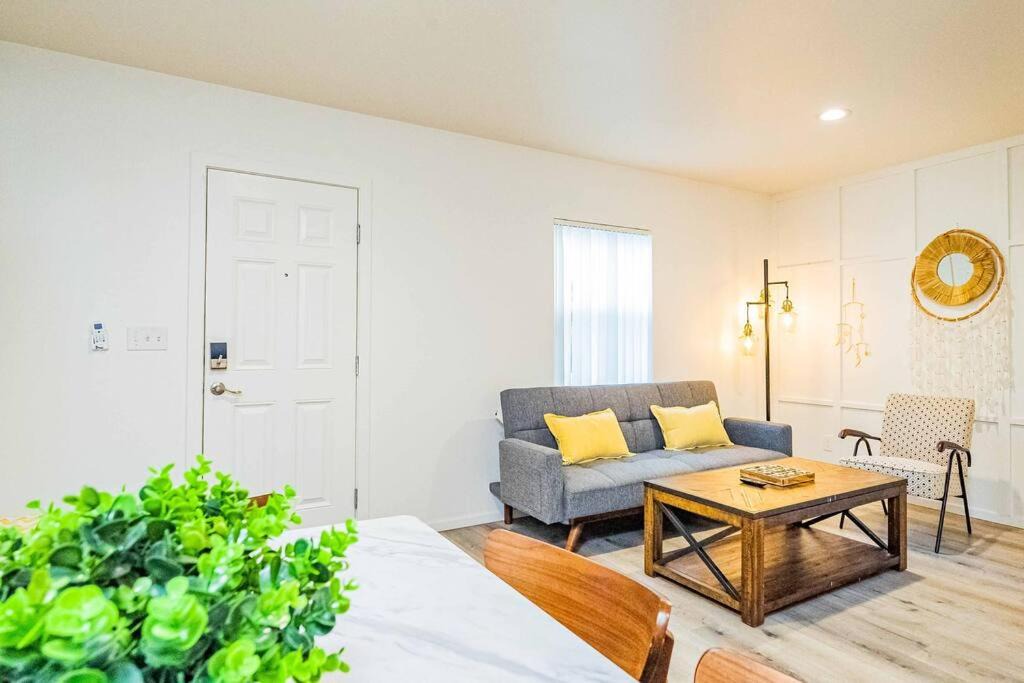 Photo of Livingroom in Glendora