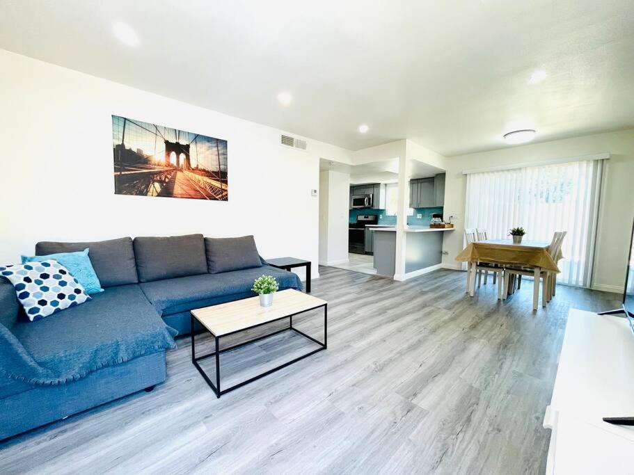 Photo of Livingroom in Orange