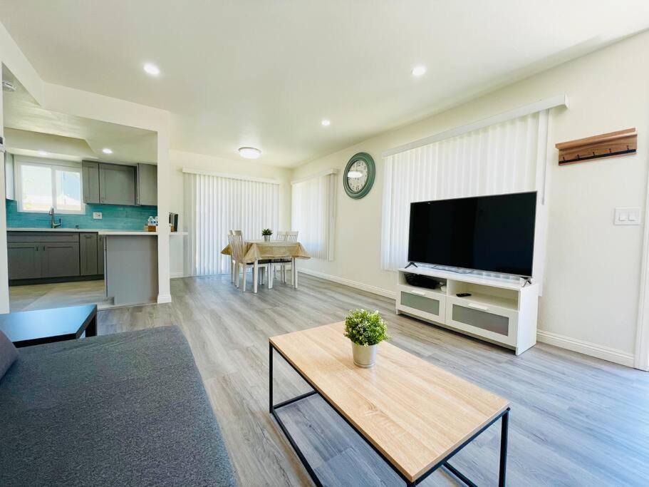 Photo of Livingroom in Orange