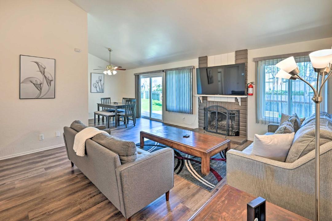 Photo of Livingroom in North Valley