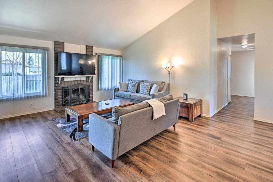 Photo of Livingroom in North Valley