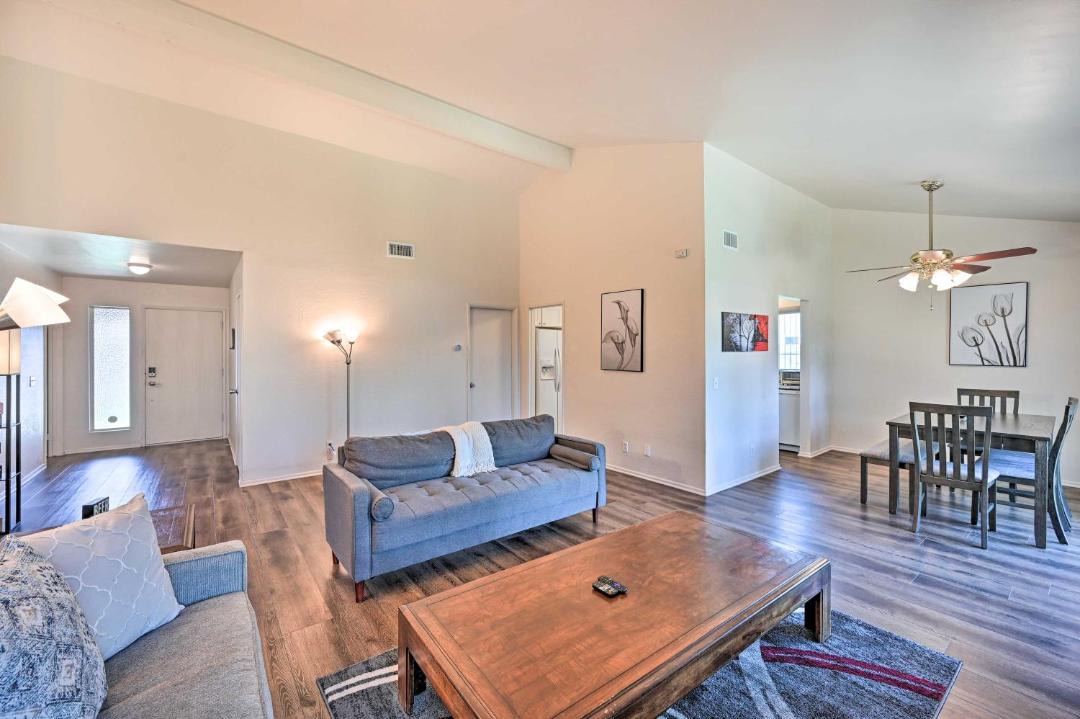 Photo of Livingroom in North Valley