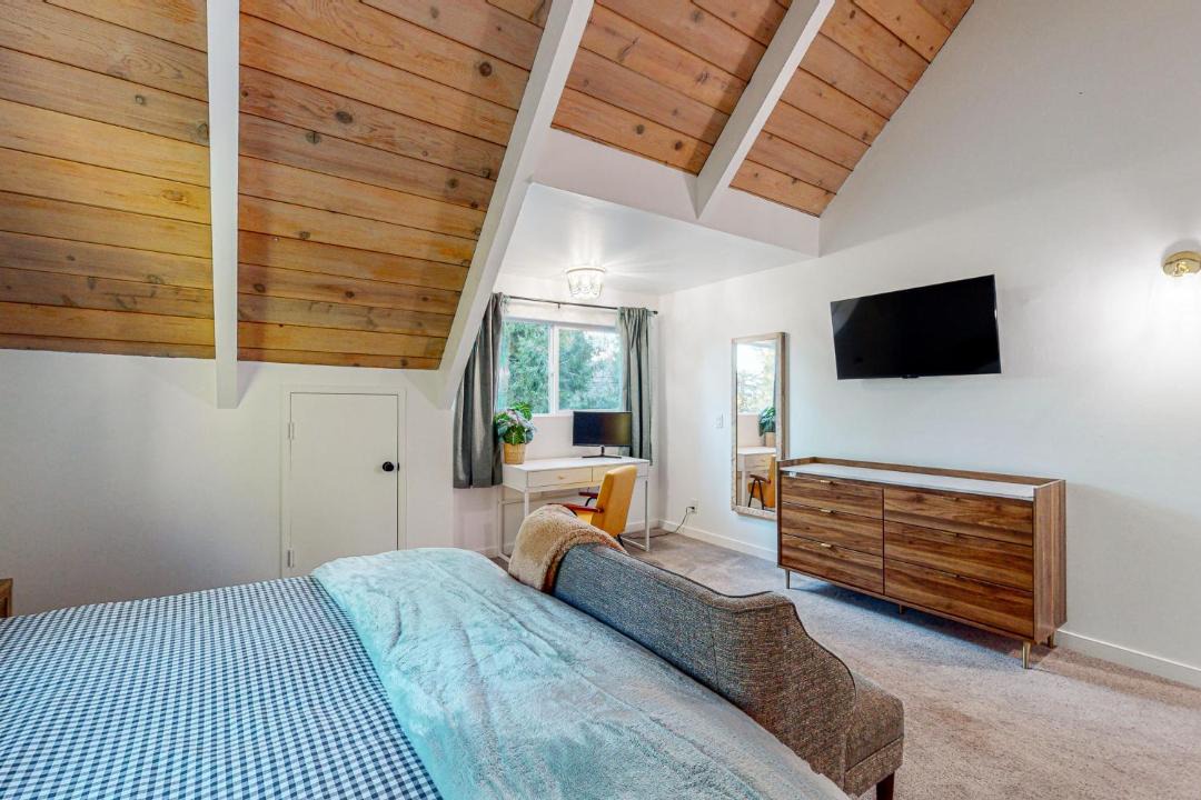 Photo of Bedroom in Lake Arrowhead