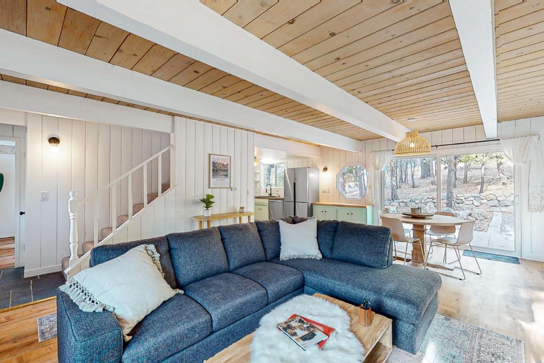 Photo of Livingroom in Lake Arrowhead
