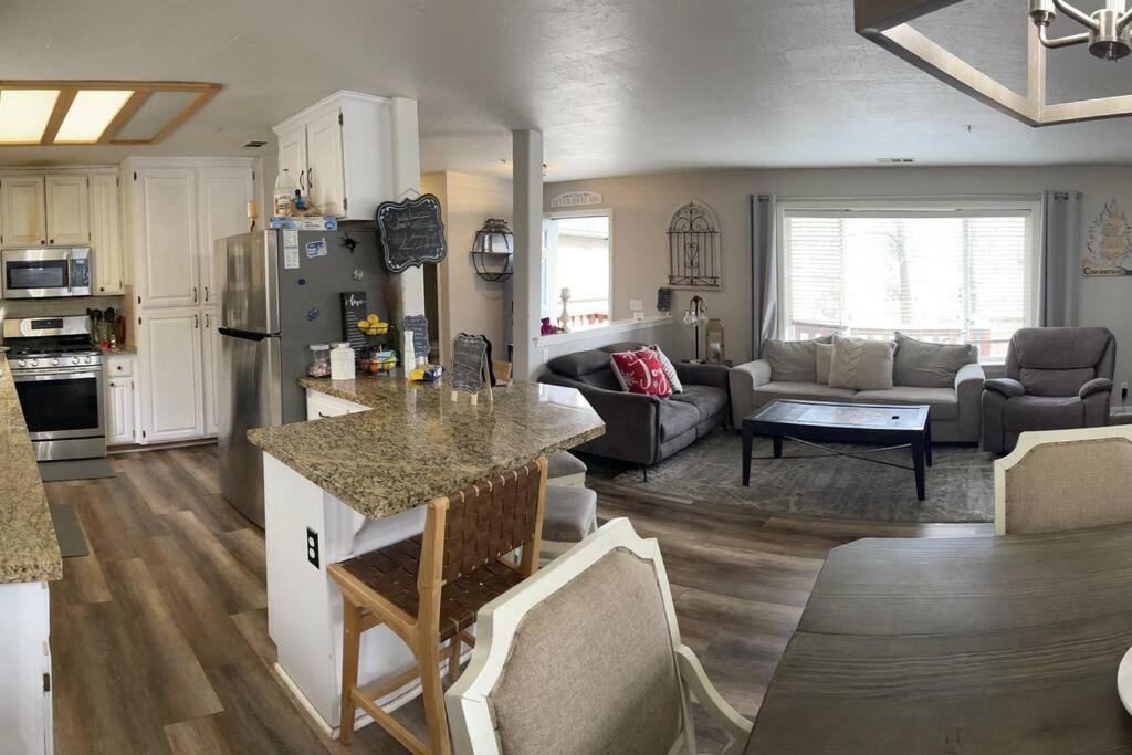 Photo of Livingroom in Wrightwood