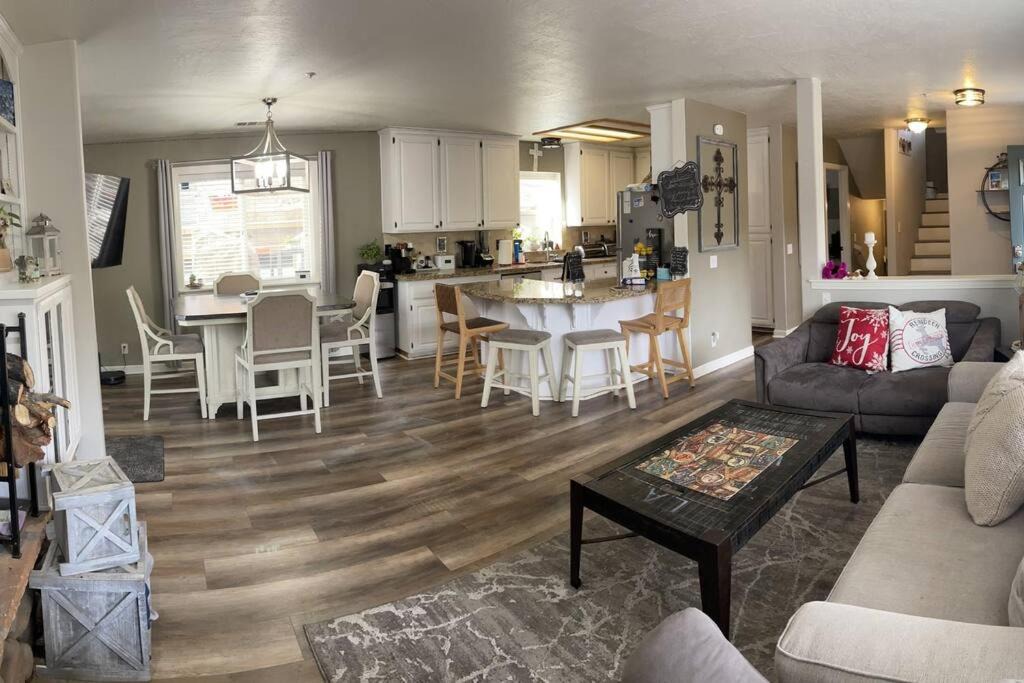 Photo of Livingroom in Wrightwood