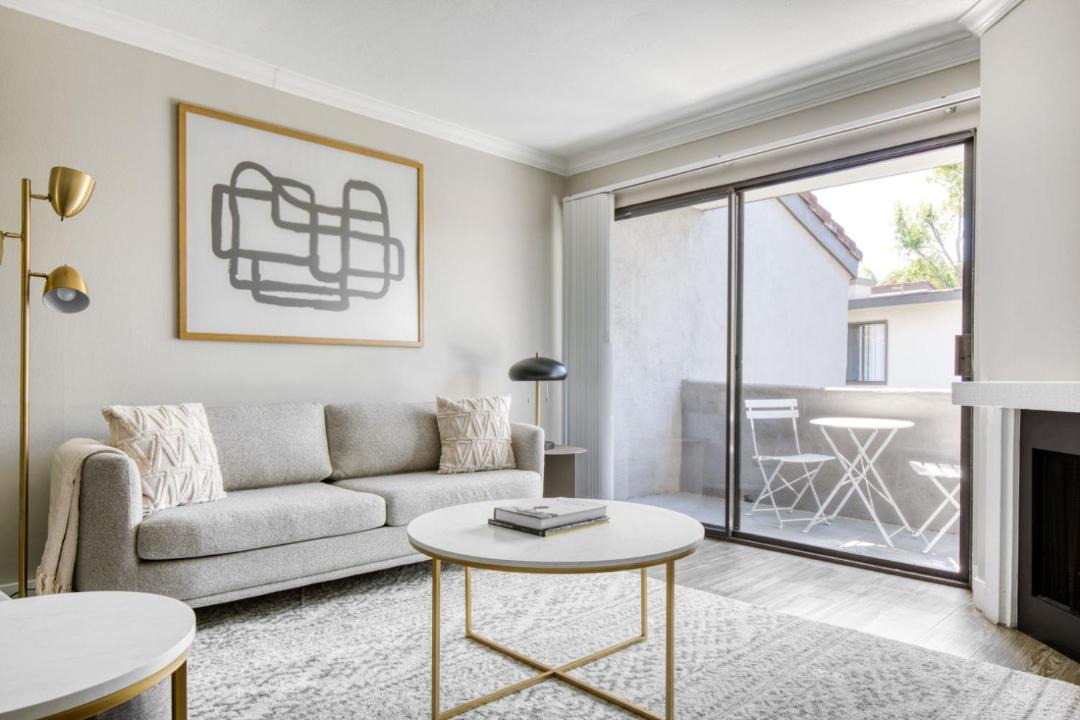Photo of Livingroom in Warner Center