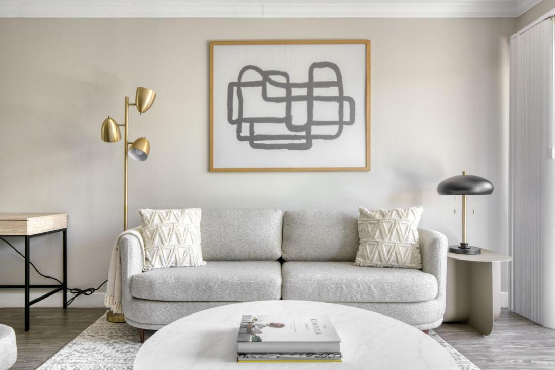 Photo of Livingroom in Warner Center