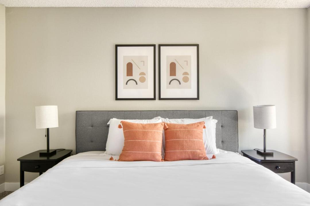 Photo of Bedroom in Warner Center