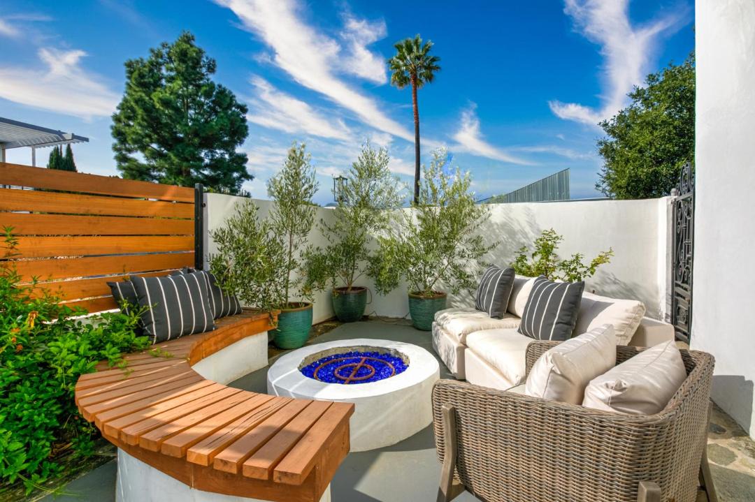 Photo of Others in Hollywood Hills