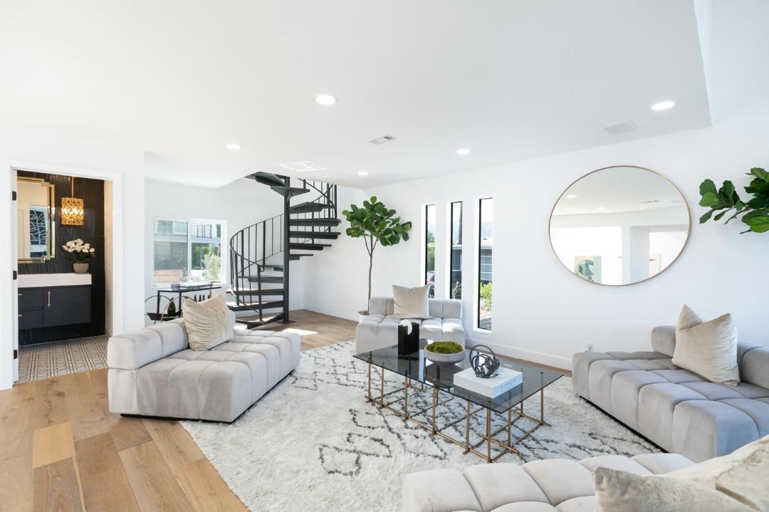 Photo of Others in Hollywood Hills
