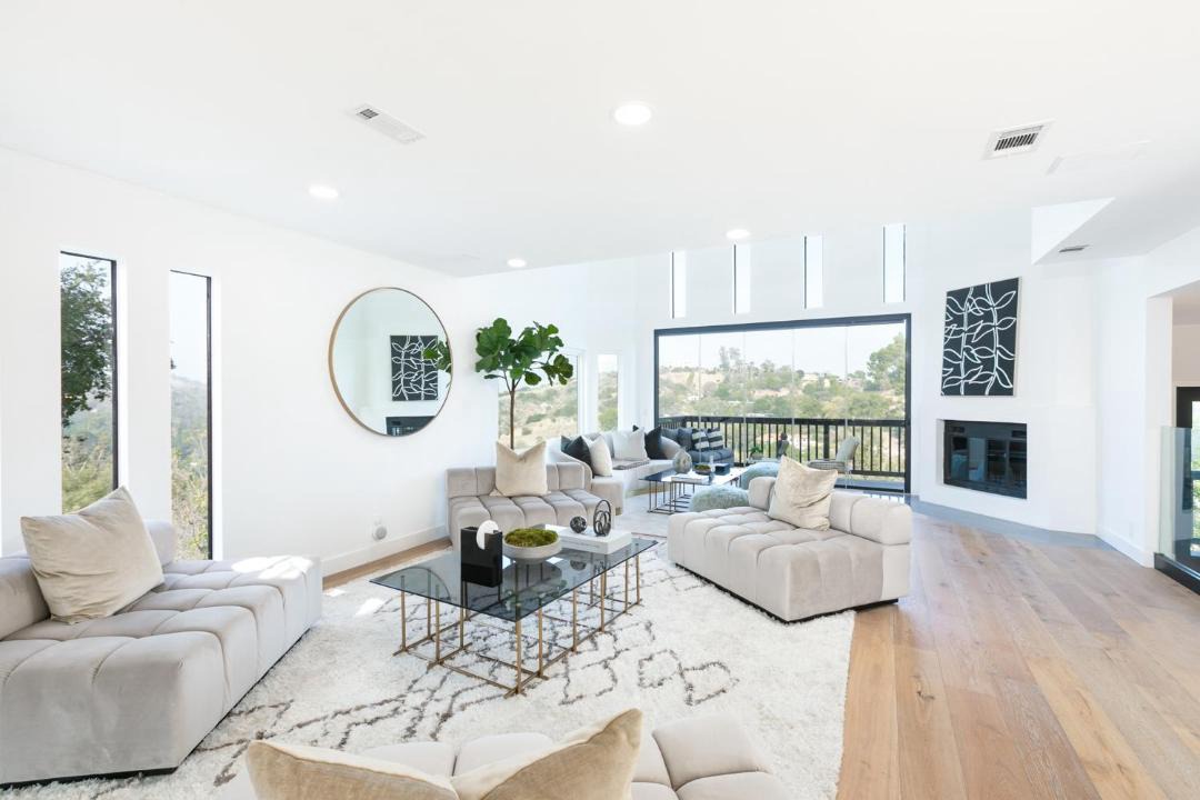 Photo of Others in Hollywood Hills