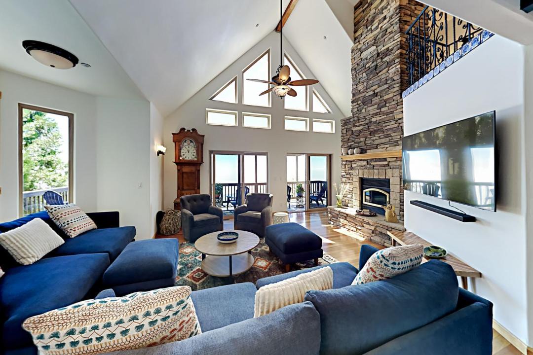 Photo of Livingroom in Crestline