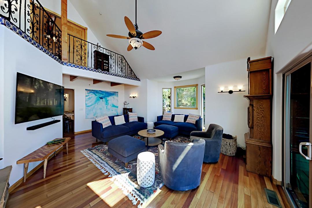 Photo of Livingroom in Crestline