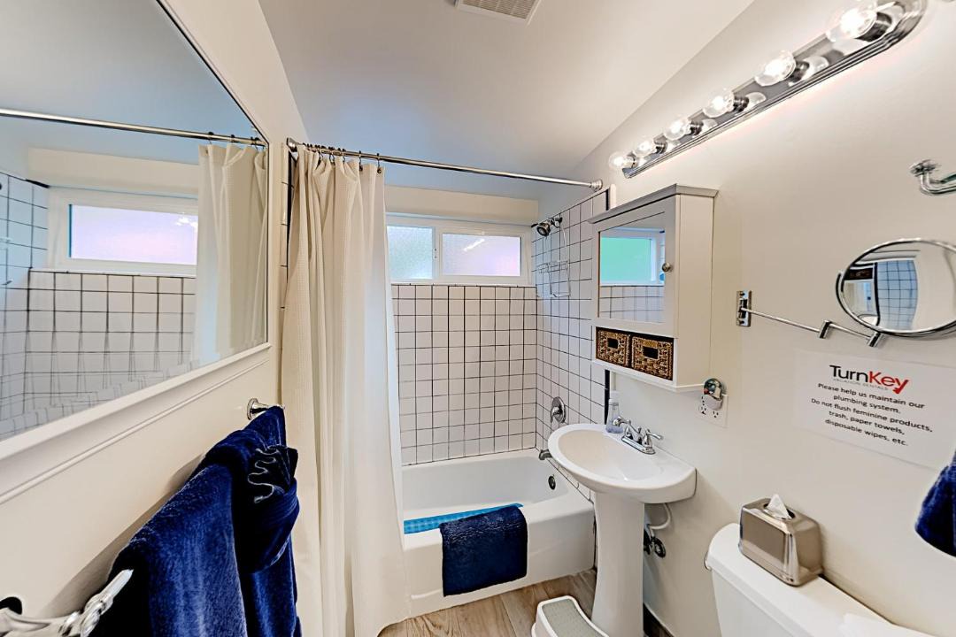 Photo of Bathroom in Pierpont Bay