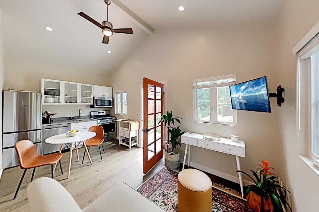 Photo of Livingroom in Eastside