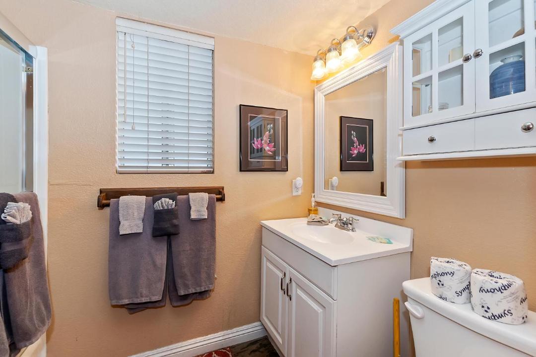 Photo of Bathroom in Upper Moonridge