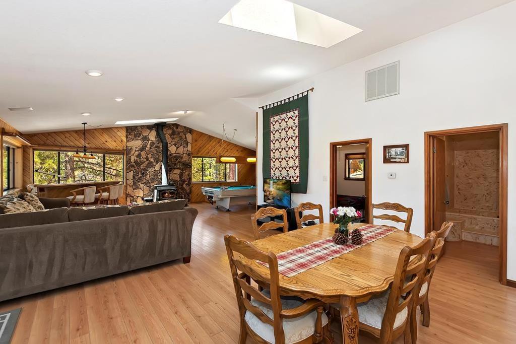 Photo of Livingroom in Fawnskin