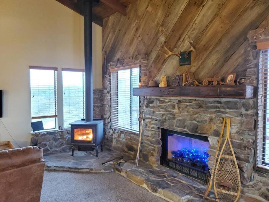 Photo of Livingroom in Yosemite Lakes