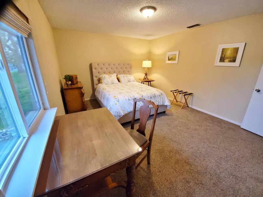 Photo of Bedroom in Yosemite Lakes