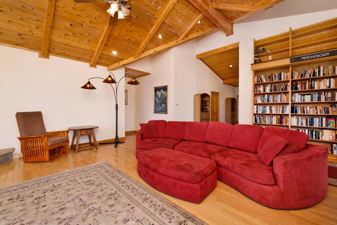 Photo of Livingroom in Castle Glen Estates