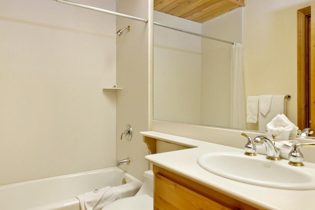Photo of Bathroom in Castle Glen Estates