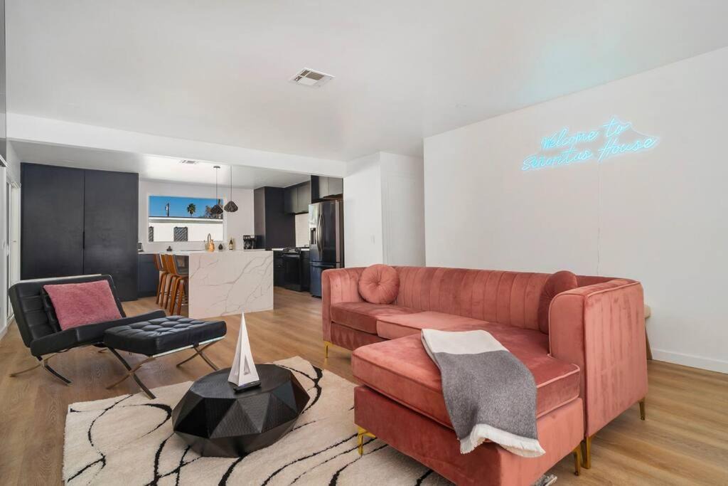 Photo of Livingroom in Desert Park Estates