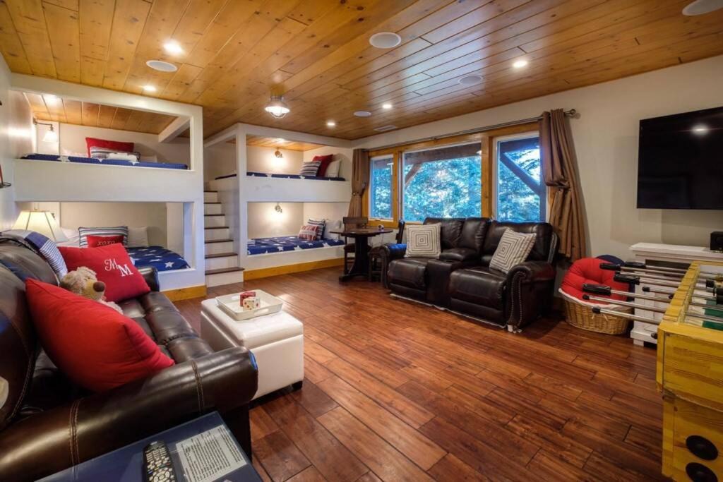 Photo of Others in Lake Arrowhead