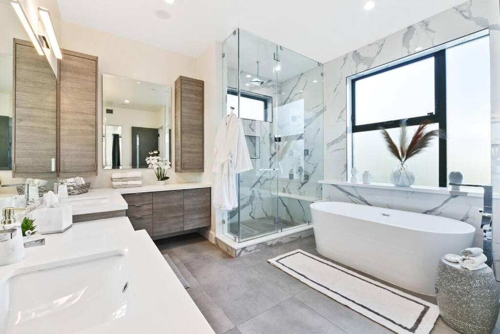 Photo of Bathroom in Beverly Grove