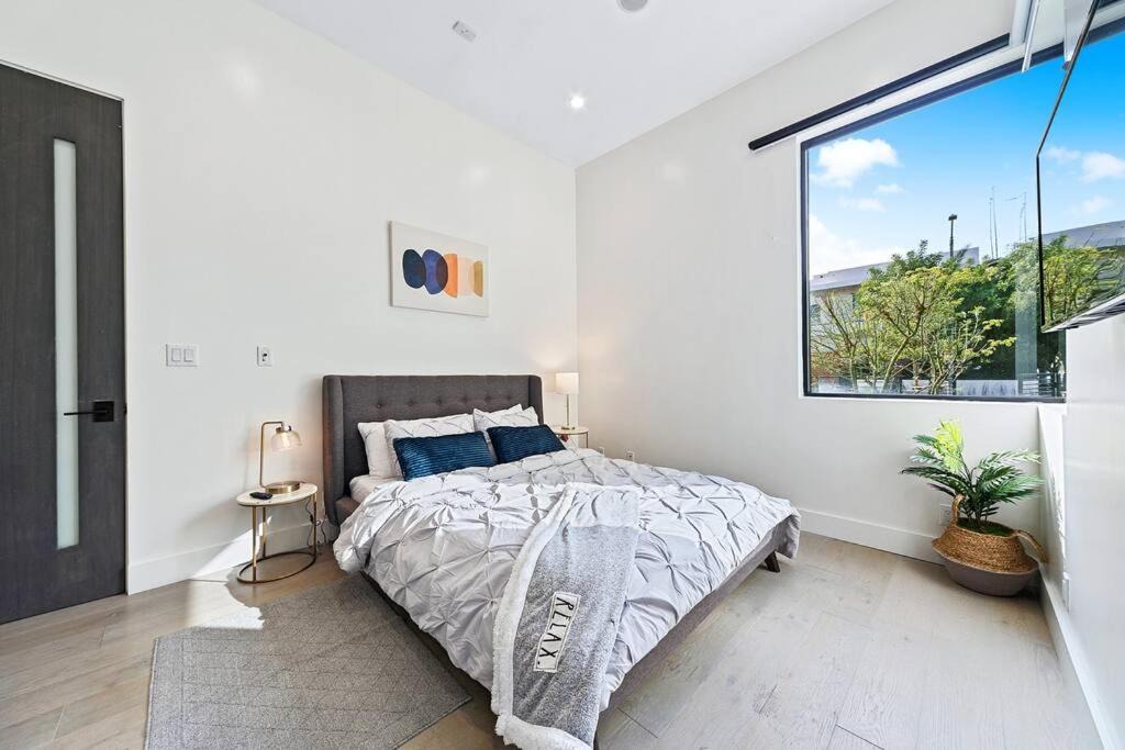 Photo of Bedroom in Beverly Grove